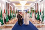 ولي العهد يصل الإمارات في زيارة رسمية ومحمد بن زايد في مقدمة مستقبليه