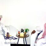 “العبادي” يقدم ميدالية تأسيس مرحلة الرواد في السعودية لمحمد الخرمي