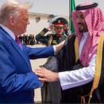 رئيس الولايات المتحده الأمريكية يصل المملكة في زيارة دولية وسمو ولي العهد في مقدمة مستقبليّه