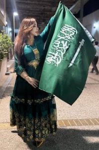 إطلالة مميزة للفنانة رشا السيد خلال احتفالها باليوم الوطني السعودي الـ95