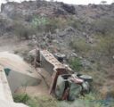 نجاة سائق شاحنة من الموت بعد إنقلابة بمنحدر على طريق “غامد الزناد-العرضيات”