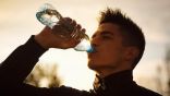 استشاري يعدد فوائد شرب الماء على أعضاء الجسم